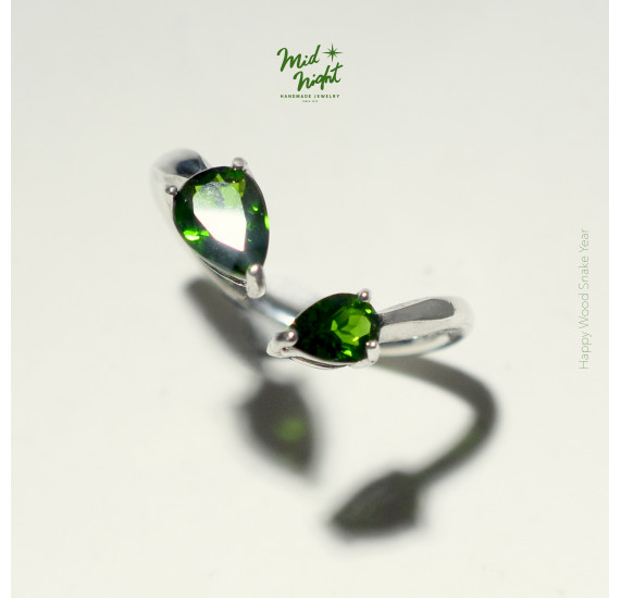 May Birthstone-Diopside Two droplet ring